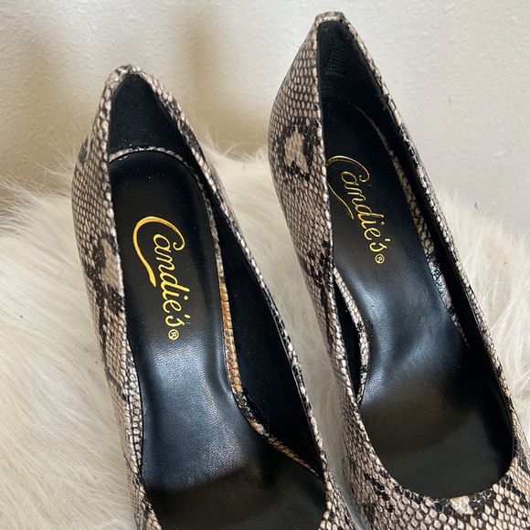 Gorgeous sexy classic snakeskin pattern heels by Candie’s - Picture 3 of 7